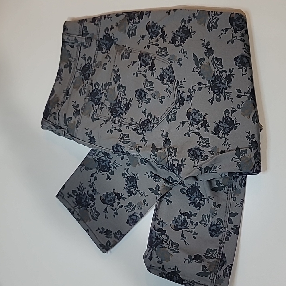 FREE with Purchase BUBBLEGUM Floral Print Skinny Jeans